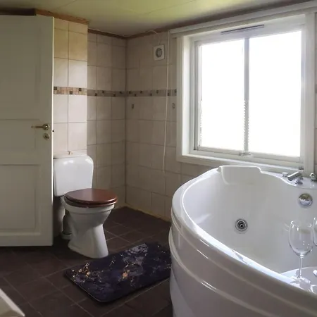 Oye Pa Landet, 3 Bedrooms